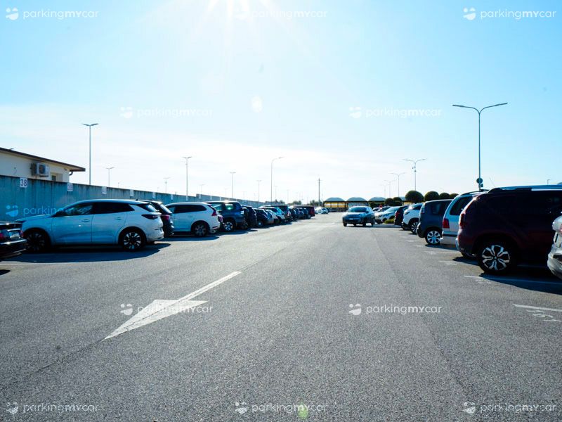 Pass Port Park - Aeroporto Bari Posti auto scoperti Pass Port Park - Aeroporto Bari