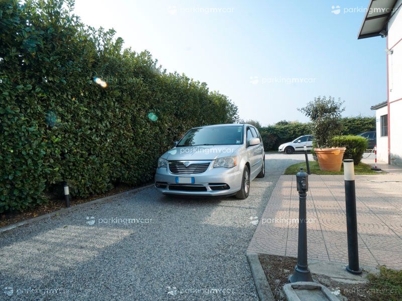 La Manovella Parking - Aeroporto Torino Navetta gratuita La Manovella Parking - Aeroporto Torino