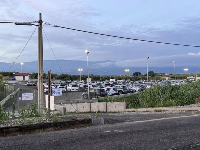 Fly Parking 2 - Aeroporto Lamezia Terme | ParkingMyCar Via di accesso Fly Parking 2 - Aeroporto Lamezia Terme | ParkingMyCar