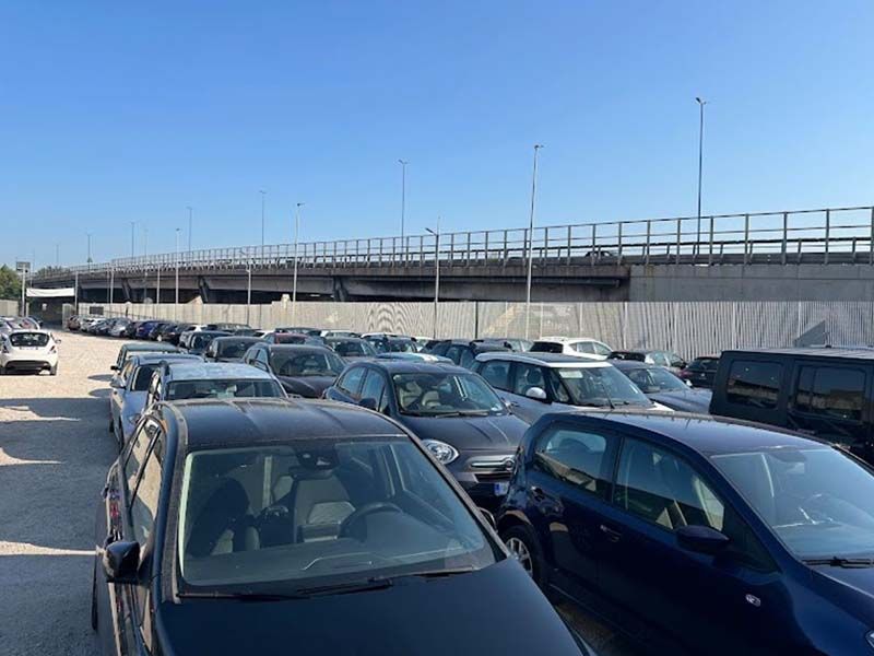 Qui Parking - Aeroporto Napoli Auto in sosta Qui Parking - Aeroporto Napoli