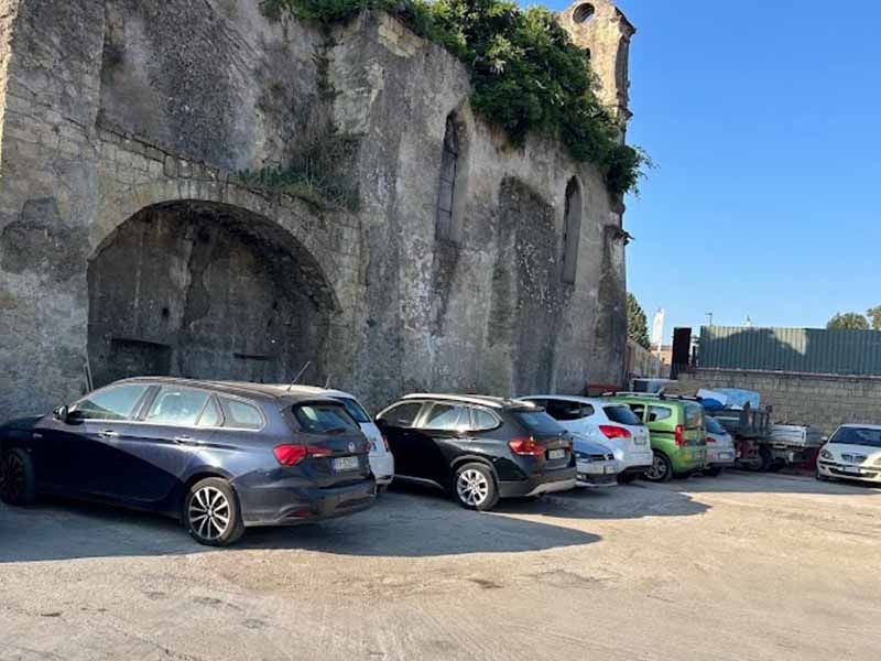 Qui Parking - Aeroporto Napoli Stalli auto all'aperto Qui Parking - Aeroporto Napoli