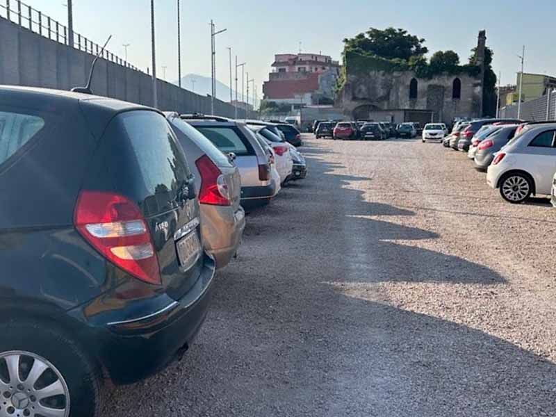 Qui Parking - Aeroporto Napoli Auto parcheggiate Qui Parking - Aeroporto Napoli