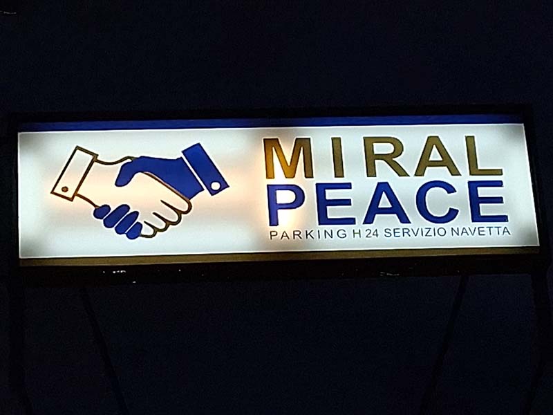 Miral Peace Parking - Aeroporto Catania Insegna Miral Peace Parking - Aeroporto Catania